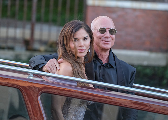 “Divorce Is Imminent”: Lauren S&aacute;nchez And Jeff Bezos Go Viral After Fans Spot Strange Moment Between Them