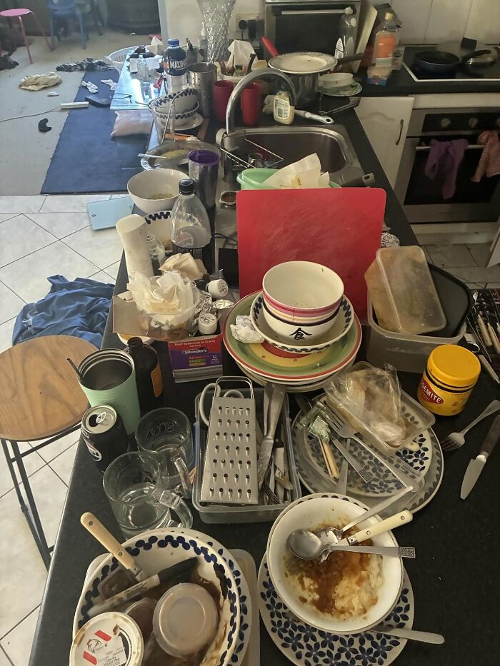 49 Infuriating Pictures That Show Some Women Live With Animals Instead Of Husbands