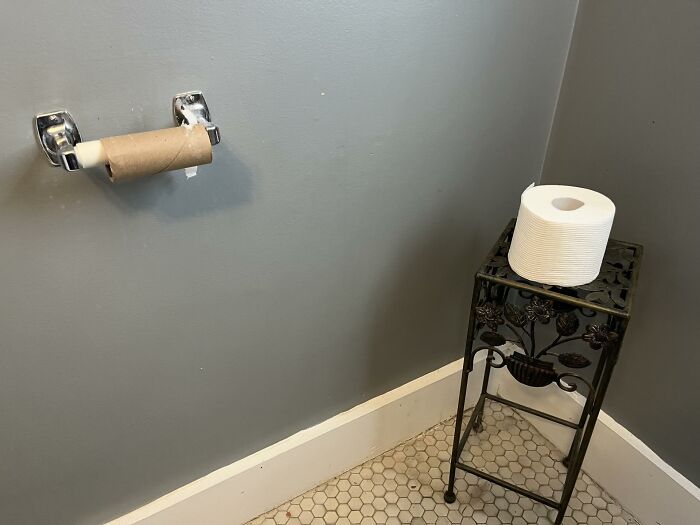 49 Infuriating Pictures That Show Some Women Live With Animals Instead Of Husbands