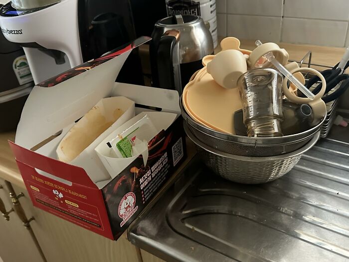 49 Infuriating Pictures That Show Some Women Live With Animals Instead Of Husbands