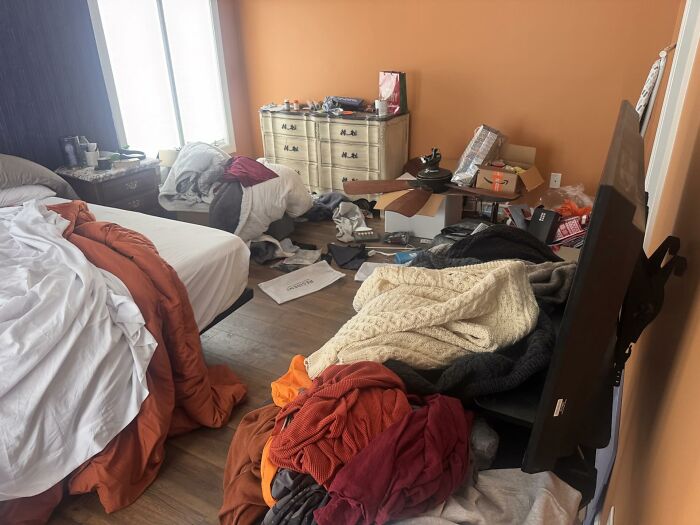 49 Infuriating Pictures That Show Some Women Live With Animals Instead Of Husbands