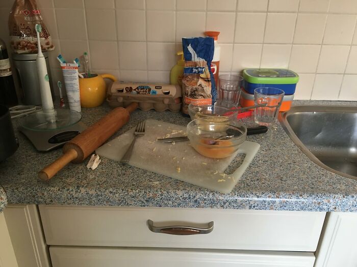 49 Infuriating Pictures That Show Some Women Live With Animals Instead Of Husbands