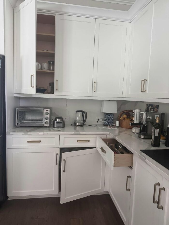 49 Infuriating Pictures That Show Some Women Live With Animals Instead Of Husbands