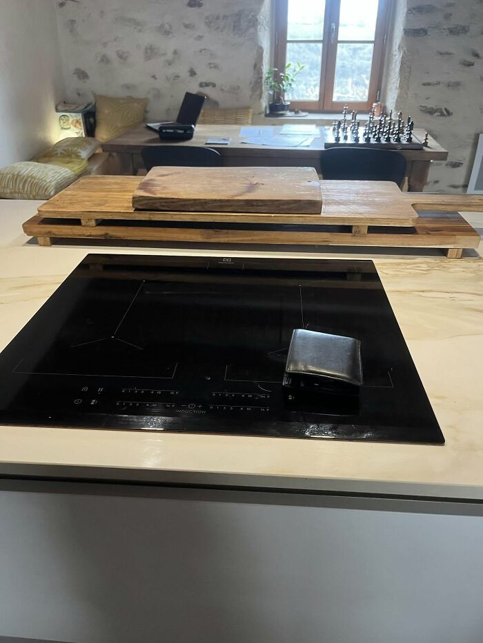 49 Infuriating Pictures That Show Some Women Live With Animals Instead Of Husbands