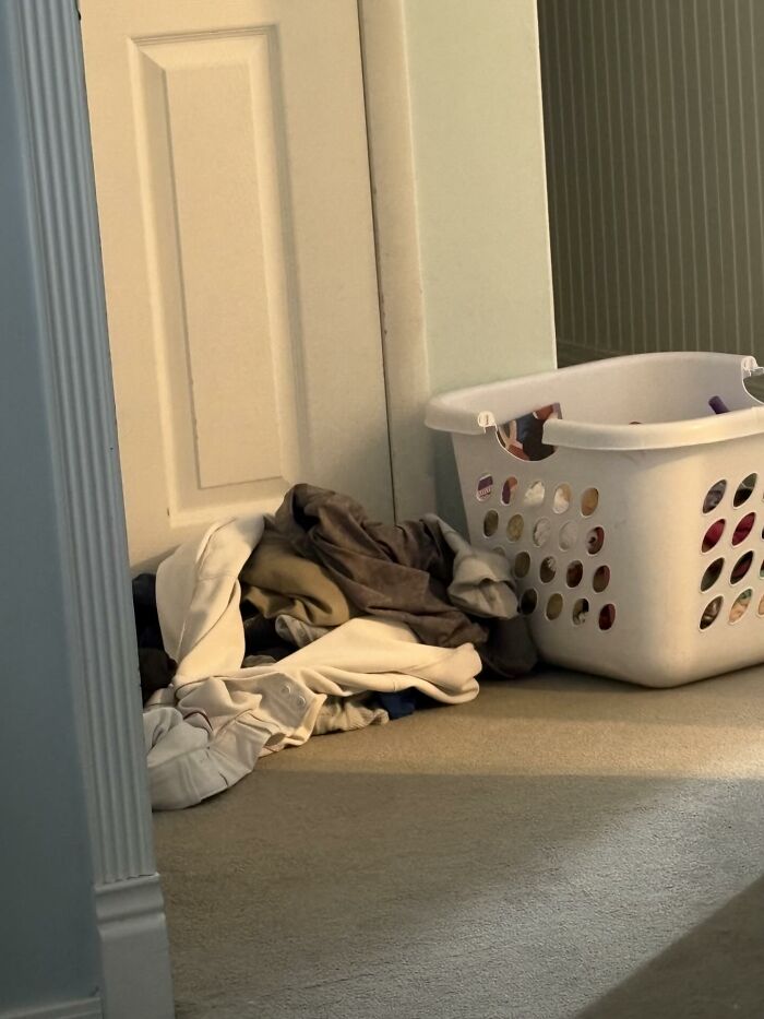 49 Infuriating Pictures That Show Some Women Live With Animals Instead Of Husbands