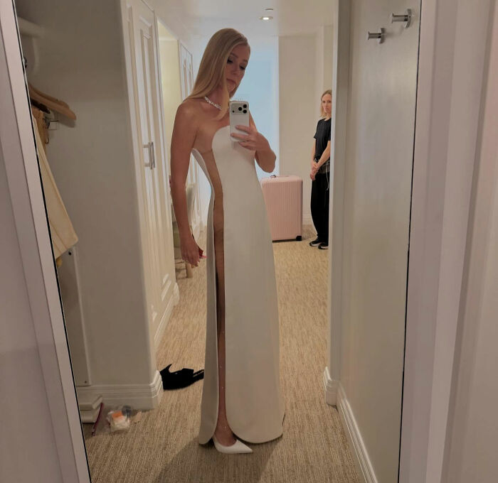 &ldquo;I Won&rsquo;t Be Able To Pee”: Crazy Details Behind Gwyneth Paltrow&rsquo;s Risky Oscars Dress Revealed After Malfunction