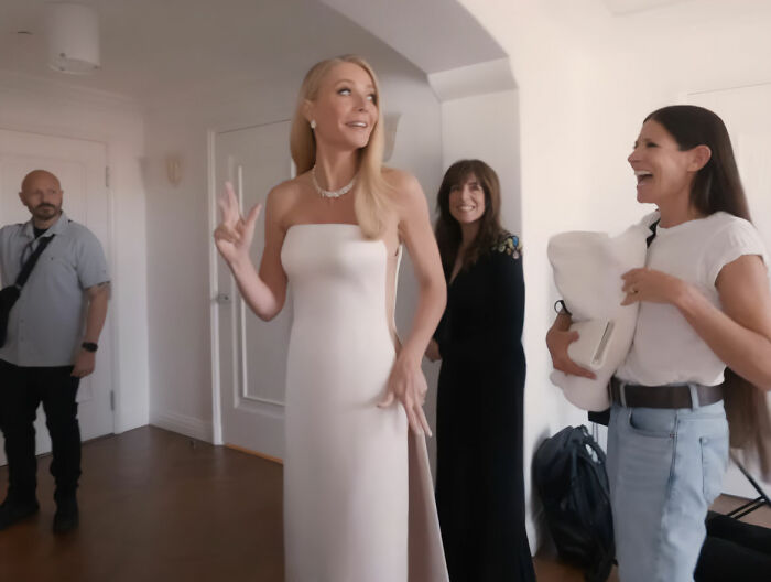 &ldquo;I Won&rsquo;t Be Able To Pee”: Crazy Details Behind Gwyneth Paltrow&rsquo;s Risky Oscars Dress Revealed After Malfunction