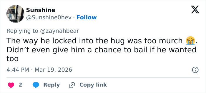 “Seems Terrifying”: Fans Spot Bizarre Detail In Photo Of Tom Cruise Hugging Michael B. Jordan