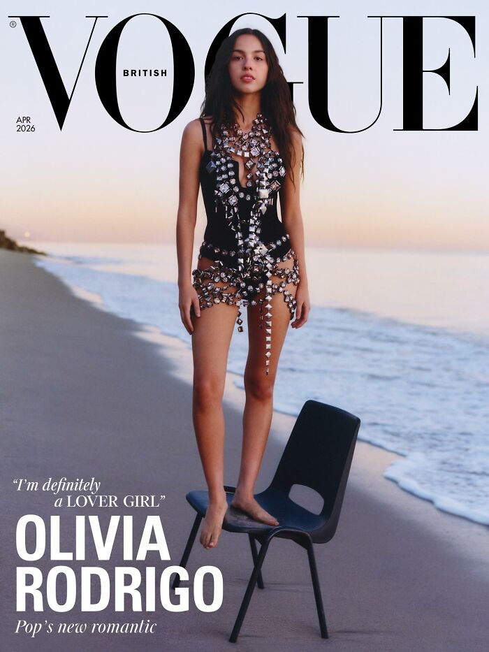“Mediocre Level”: Fans Slam Olivia Rodrigo’s Vogue Cover After Spotting Bizarre Details “Mediocre Level”: Fans Slam Olivia Rodrigo’s Vogue Cover After Spotting Bizarre Details