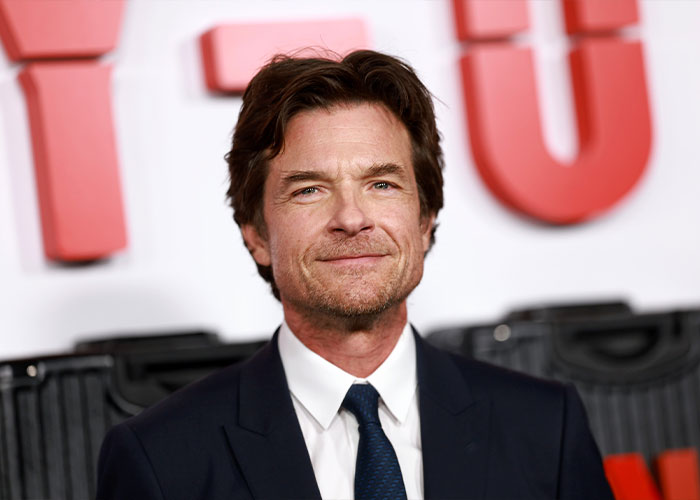 Linda Cardellini Opens Up About ‘Weird’ And ‘Scary’ Experience Filming Intimate Scene With Jason Bateman Linda Cardellini Opens Up About ‘Weird’ And ‘Scary’ Experience Filming Intimate Scene With Jason Bateman