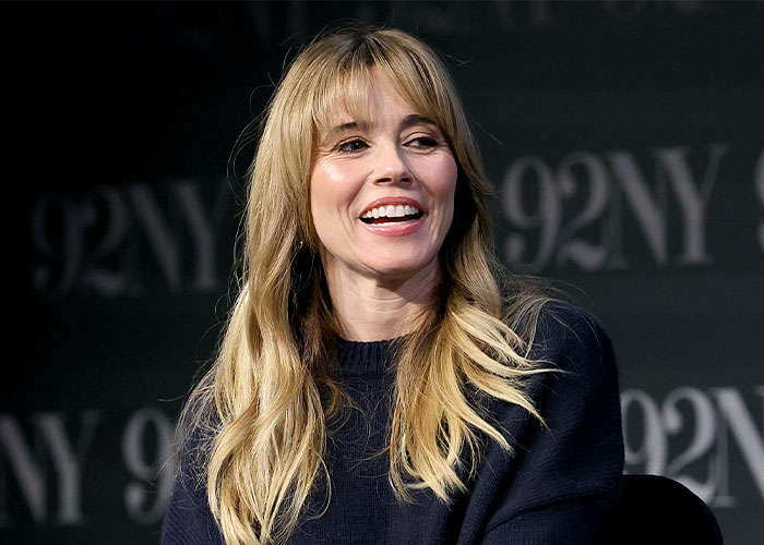 Linda Cardellini Opens Up About ‘Weird’ And ‘Scary’ Experience Filming Intimate Scene With Jason Bateman Linda Cardellini Opens Up About ‘Weird’ And ‘Scary’ Experience Filming Intimate Scene With Jason Bateman