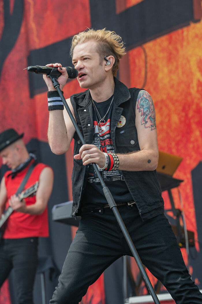 Deryck Whibley: Bio And Career Highlights Deryck Whibley: Bio And Career Highlights