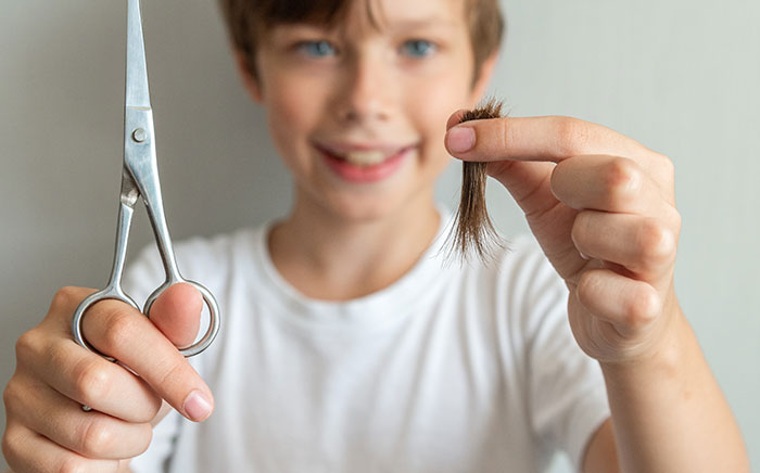 Creepy Teen Comes Into Step-Sisters Room To Cut A Little Bit Of Her Hair, Parents Think It’s No Big Deal