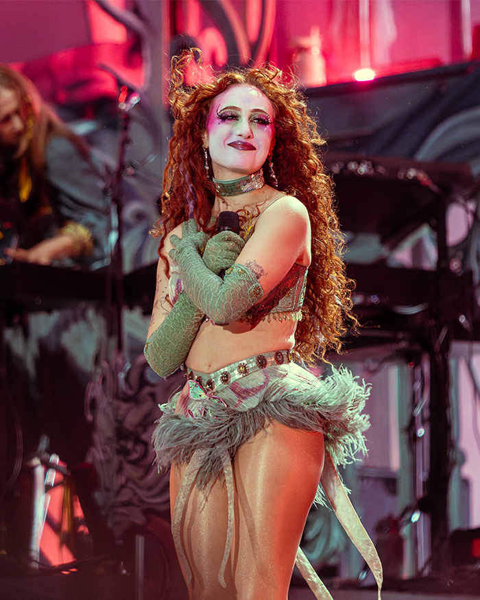 Chappell Roan Speaks Out After Backlash For Allegedly ‘Leaving Jude Law’s 11YO Daughter In Tears’ Chappell Roan Speaks Out After Backlash For Allegedly ‘Leaving Jude Law’s 11YO Daughter In Tears’