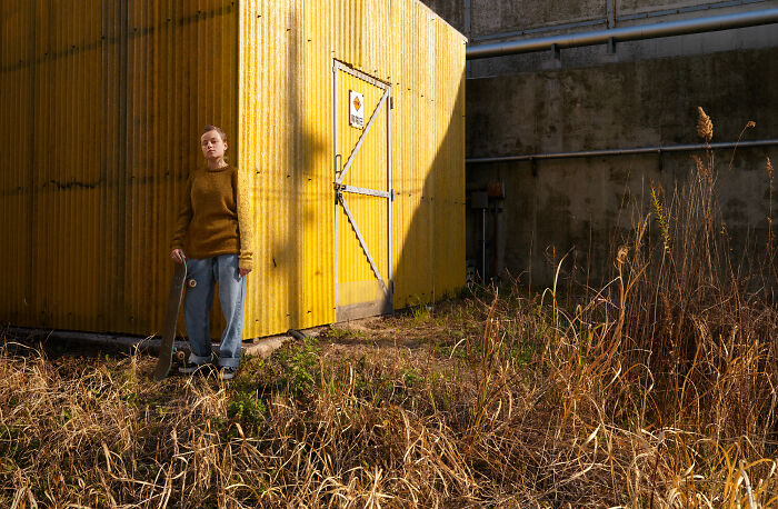 This Photographer Made 27 &ldquo;Invisible Jumper&rdquo; Illusions That Might Trick Your Eyes