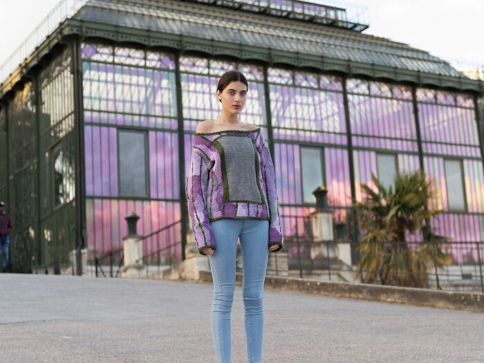 This Photographer Made 27 &ldquo;Invisible Jumper&rdquo; Illusions That Might Trick Your Eyes