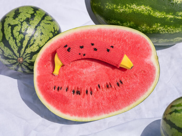 This Photographer Made 27 &ldquo;Invisible Jumper&rdquo; Illusions That Might Trick Your Eyes