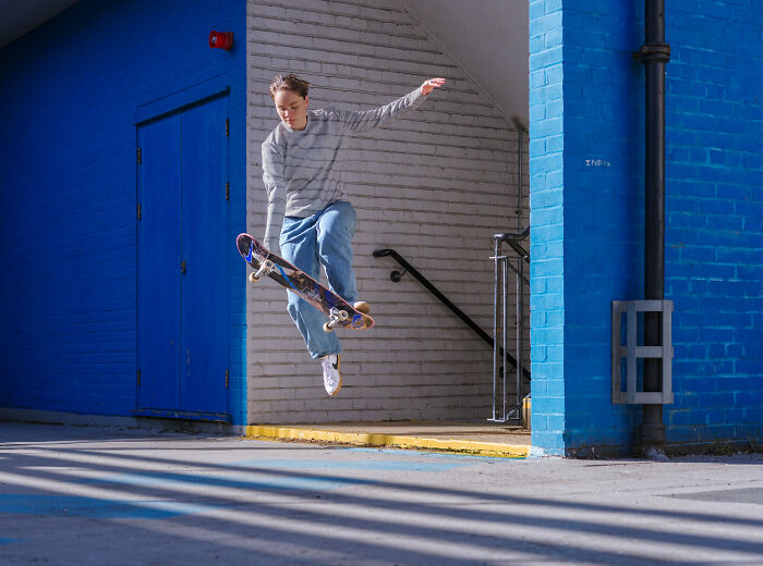 This Photographer Made 27 &ldquo;Invisible Jumper&rdquo; Illusions That Might Trick Your Eyes
