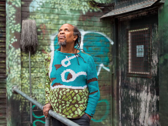 This Photographer Made 27 &ldquo;Invisible Jumper&rdquo; Illusions That Might Trick Your Eyes