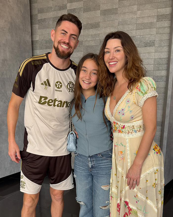 Clip Of Chappell Roan Siccing Security On Fan Resurfaces Amid Backlash For Treatment Of Jude Law’s Daughter