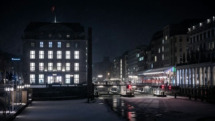 28 Bizarre Encounters Folks Had That Left Them Questioning For Years What They Actually Saw