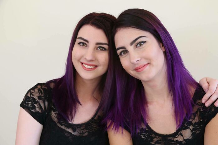 &ldquo;Am I Seeing Double?&rdquo; 43 Times People Ran Into Their Identical Twin Stranger
