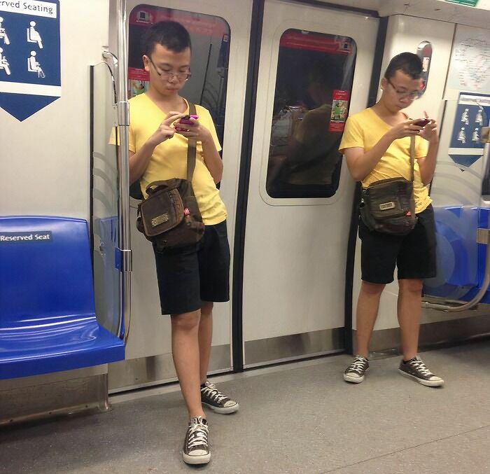 &ldquo;Am I Seeing Double?&rdquo; 43 Times People Ran Into Their Identical Twin Stranger