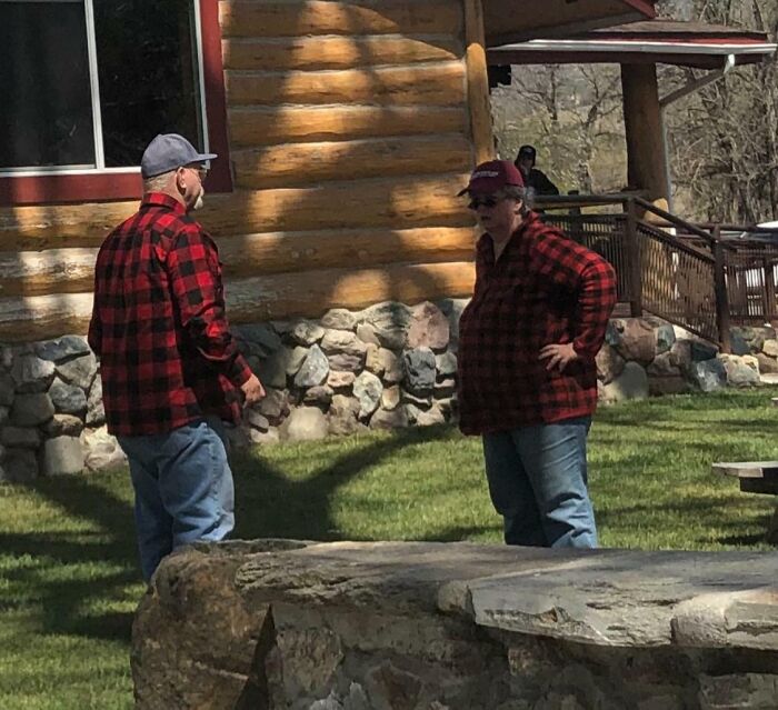 &ldquo;Am I Seeing Double?&rdquo; 43 Times People Ran Into Their Identical Twin Stranger