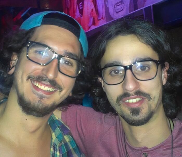 &ldquo;Am I Seeing Double?&rdquo; 43 Times People Ran Into Their Identical Twin Stranger