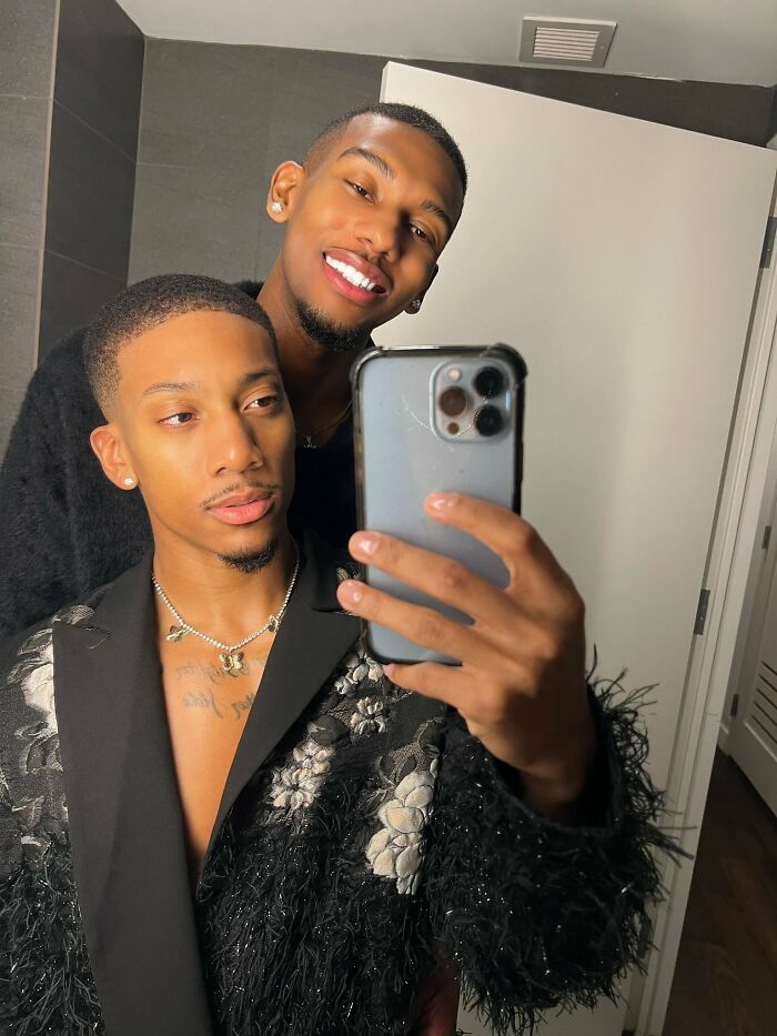 &ldquo;Am I Seeing Double?&rdquo; 43 Times People Ran Into Their Identical Twin Stranger