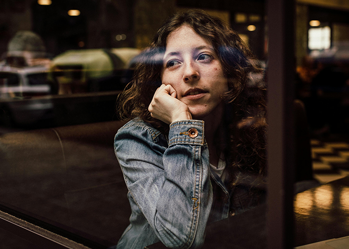 Woman Becomes Obsessed With The Idea Of Dating A Billionaire, Her Dad Gives Her A Reality Check