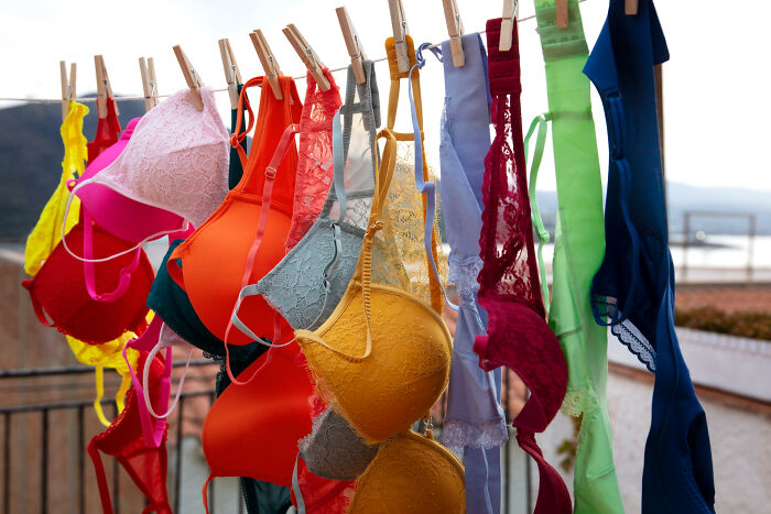 From The “Period Wardrobe” To The Bathroom Support Group: 29 Secrets Women Don’t Tell Men