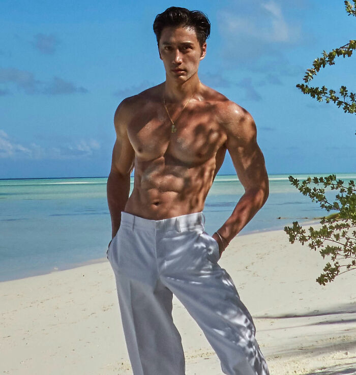 “Real-Life Dorian Gray”: Youthful-Looking Photographer Stuns After Fans Find Out His Real Age