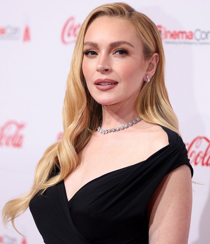 “Custom $2.5 Million Mobile Mansion”: 39 Alleged Requests That Prove Some Celebs Live In A Different Universe