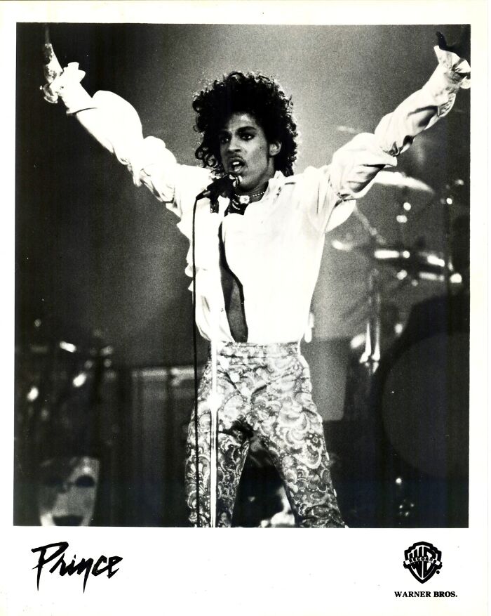 “Custom $2.5 Million Mobile Mansion”: 39 Alleged Requests That Prove Some Celebs Live In A Different Universe