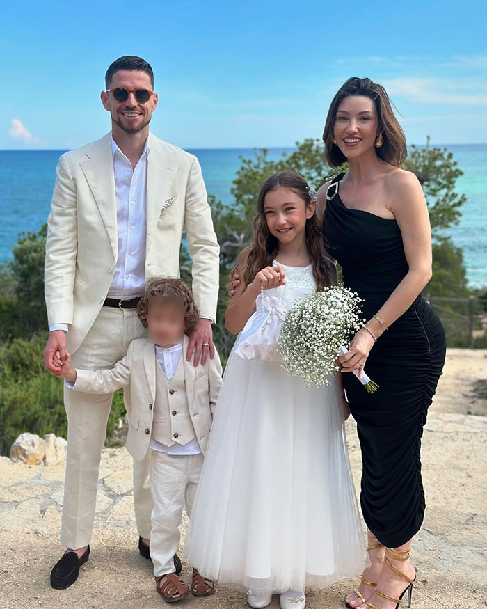 Chappell Roan&rsquo;s Background Resurfaces As Fans Turn Over Security Guard&rsquo;s Treatment Of Jude Law&rsquo;s Daughter