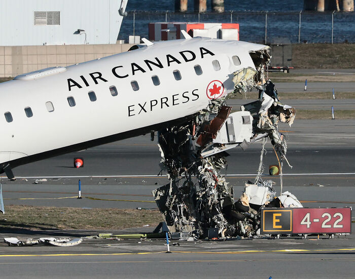 Bombshell New Theory Emerges In LaGuardia Crash, Could Clear Air Traffic Controller