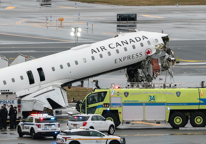 Bombshell New Theory Emerges In LaGuardia Crash, Could Clear Air Traffic Controller