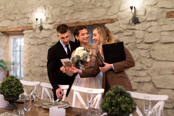 Bride Refuses MIL’s $25K Wedding Gift And Sparks A Huge Debate On Whether It’s Olive Branch Or Trap Bride Refuses MIL’s $25K Wedding Gift And Sparks A Huge Debate On Whether It’s Olive Branch Or Trap