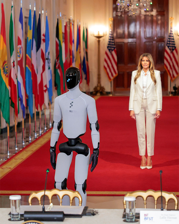 Melania Trump’s Moment With Robot Has Everyone Spotting The Same Strange Detail
