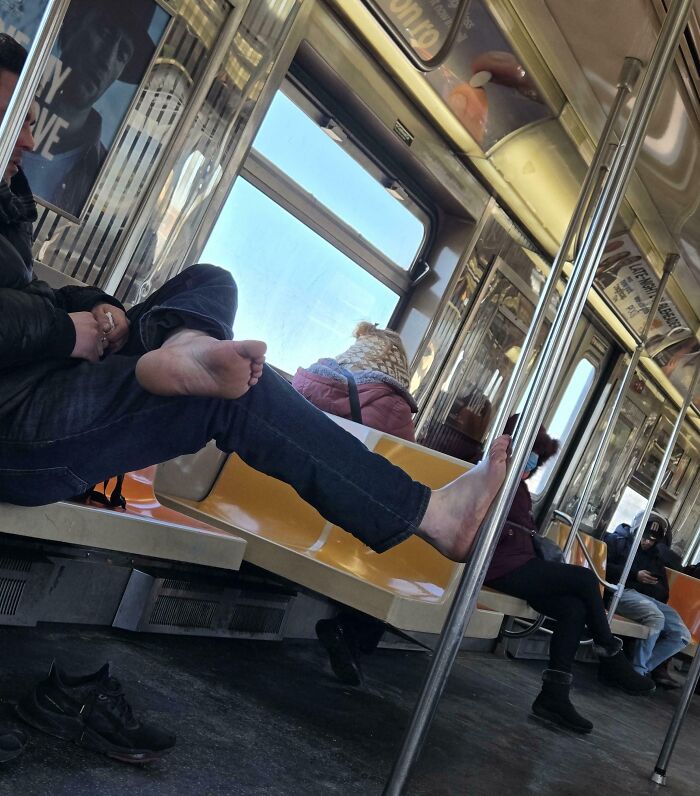 “NYC Is A Simulation”: 47 Times People’s Commutes Were Ruined By Completely Unhinged And Entitled Passengers (New Pics) “NYC Is A Simulation”: 47 Times People’s Commutes Were Ruined By Completely Unhinged And Entitled Passengers (New Pics)