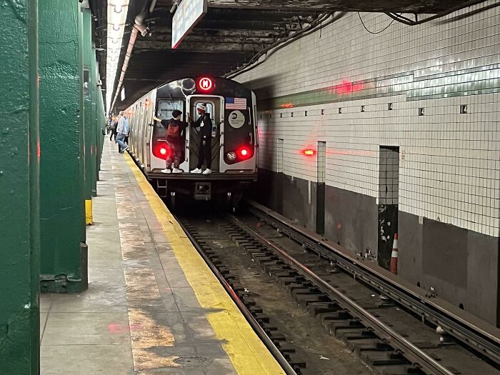 “NYC Is A Simulation”: 47 Times People’s Commutes Were Ruined By Completely Unhinged And Entitled Passengers (New Pics) “NYC Is A Simulation”: 47 Times People’s Commutes Were Ruined By Completely Unhinged And Entitled Passengers (New Pics)