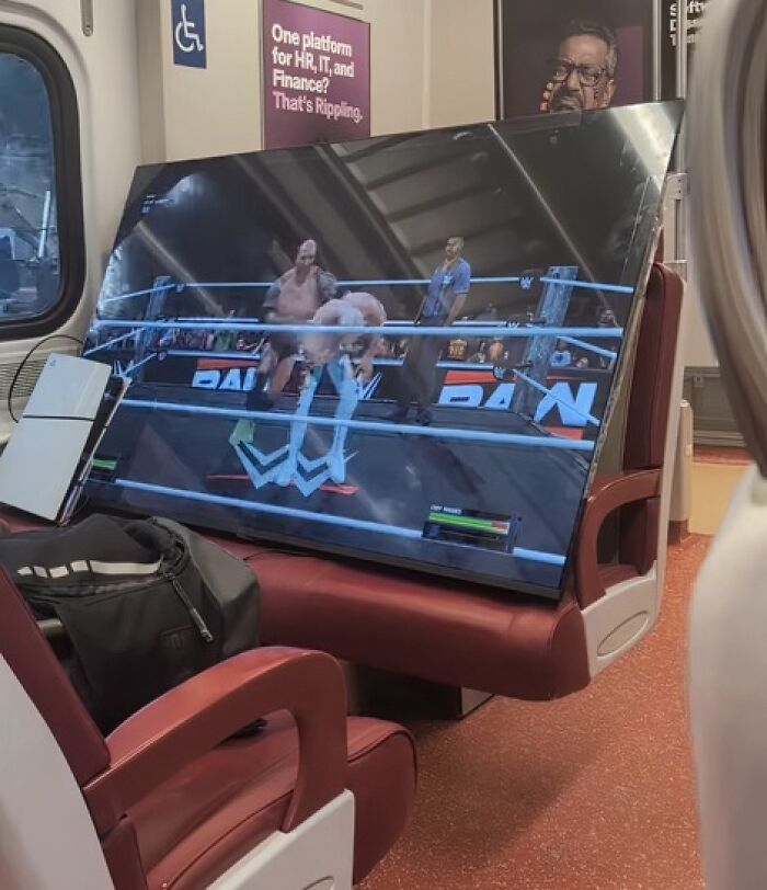 “NYC Is A Simulation”: 47 Times People’s Commutes Were Ruined By Completely Unhinged And Entitled Passengers (New Pics) “NYC Is A Simulation”: 47 Times People’s Commutes Were Ruined By Completely Unhinged And Entitled Passengers (New Pics)