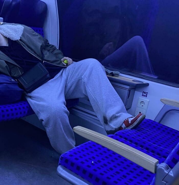 “NYC Is A Simulation”: 47 Times People’s Commutes Were Ruined By Completely Unhinged And Entitled Passengers (New Pics) “NYC Is A Simulation”: 47 Times People’s Commutes Were Ruined By Completely Unhinged And Entitled Passengers (New Pics)