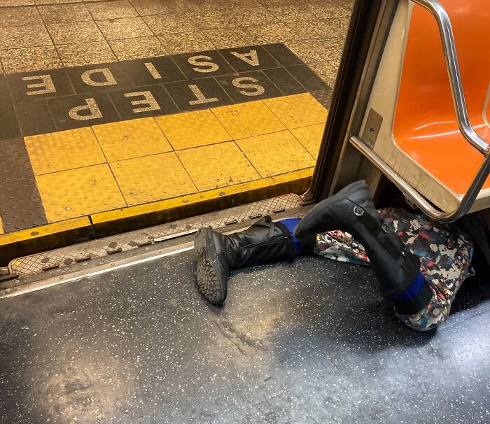“NYC Is A Simulation”: 47 Times People’s Commutes Were Ruined By Completely Unhinged And Entitled Passengers (New Pics) “NYC Is A Simulation”: 47 Times People’s Commutes Were Ruined By Completely Unhinged And Entitled Passengers (New Pics)
