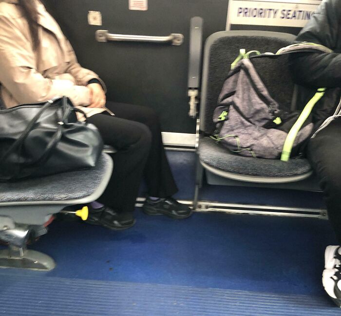 “NYC Is A Simulation”: 47 Times People’s Commutes Were Ruined By Completely Unhinged And Entitled Passengers (New Pics) “NYC Is A Simulation”: 47 Times People’s Commutes Were Ruined By Completely Unhinged And Entitled Passengers (New Pics)