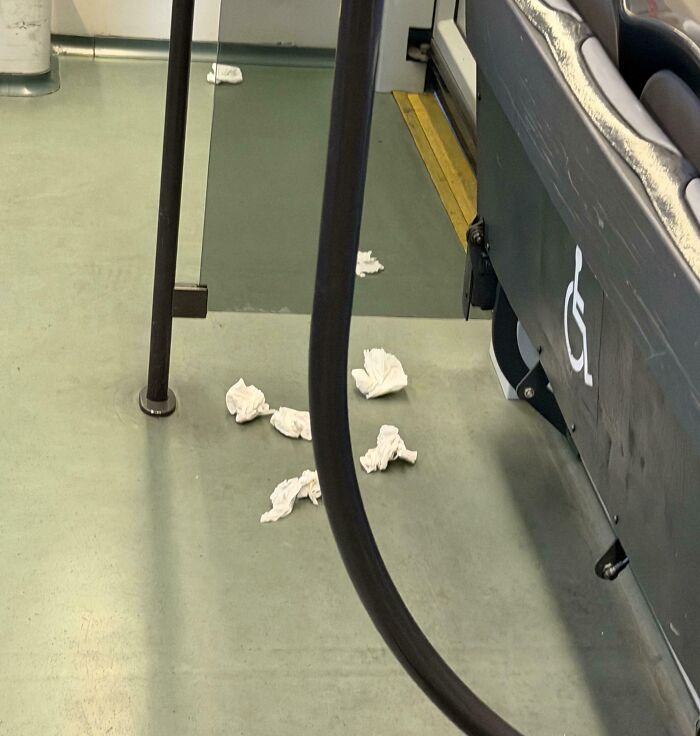 “NYC Is A Simulation”: 47 Times People’s Commutes Were Ruined By Completely Unhinged And Entitled Passengers (New Pics) “NYC Is A Simulation”: 47 Times People’s Commutes Were Ruined By Completely Unhinged And Entitled Passengers (New Pics)