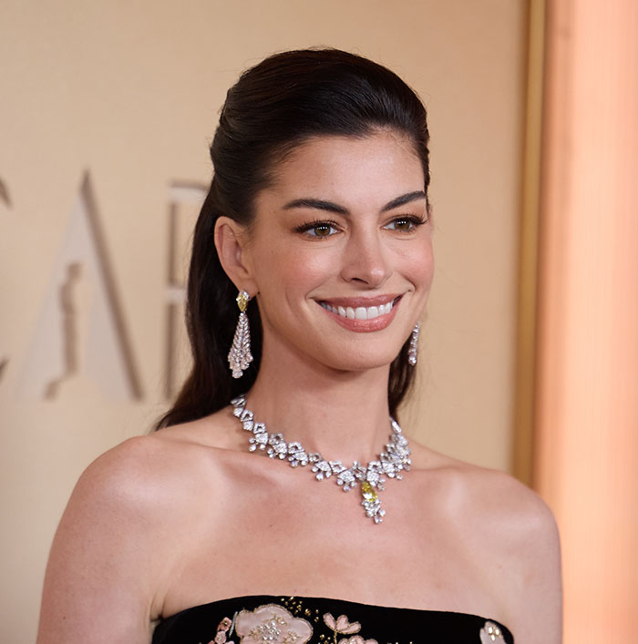 Anne Hathaway Shuts Down When Asked About Appearance Days After Fans Spotted Something Off About Oscars Look