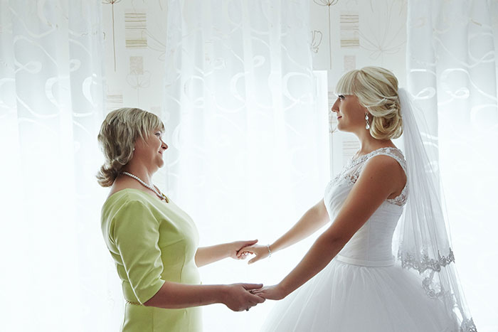 Bride Discovers Dad’s Dirty Secret Days Before Wedding And Kicks Him Out, Family Goes Ballistic