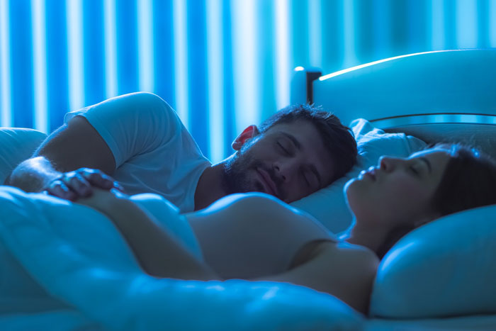 Wife Sees Hubby Without Shirt And Bestie Naked After Hearing Moaning, Has A Feeling Something Happened